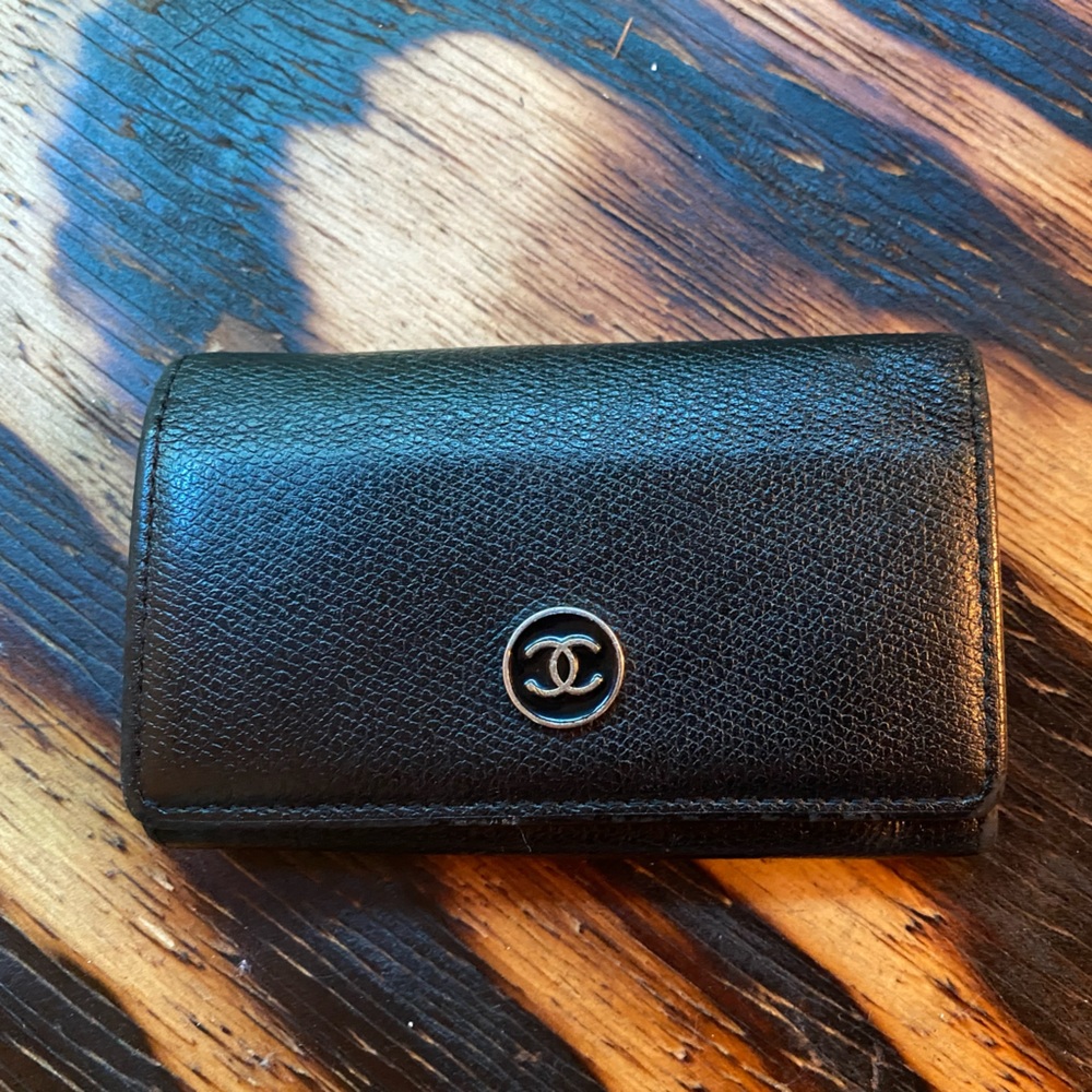 CHANEL Black Textured Leather Key Holder